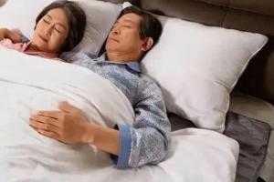 4 dấu hiệu khi ngủ cảnh báo cục máu đông nguy hiểm