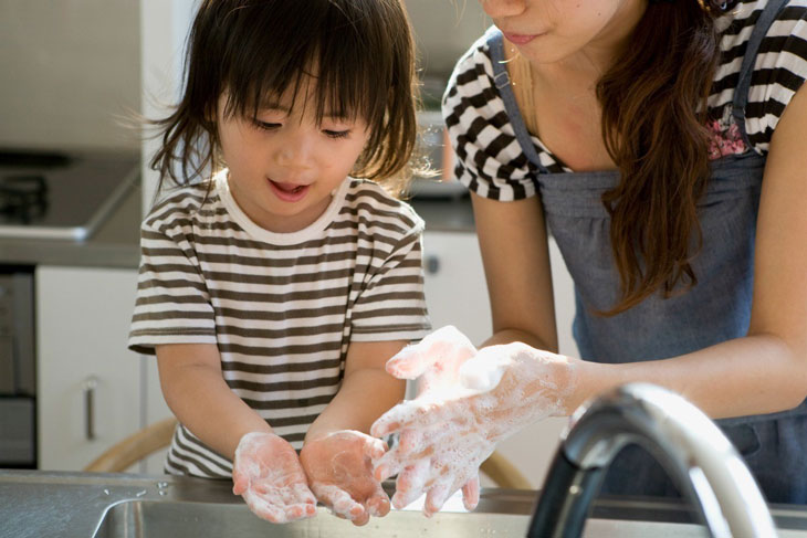 Những điều cha mẹ nên làm cho con trong mùa dịch Covid