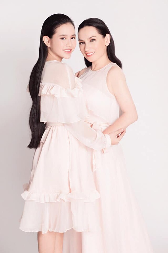 Con gái nuôi phá lệ của Phi Nhung: Nhắc về mẹ, tôi vừa nhớ vừa hối hận