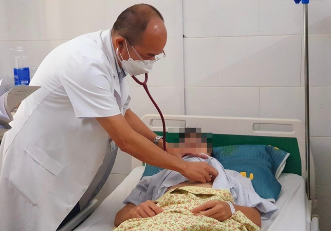 Chủ quan khi bị sốt, nhiều người vào viện đã bị cô đặc máu, sốc