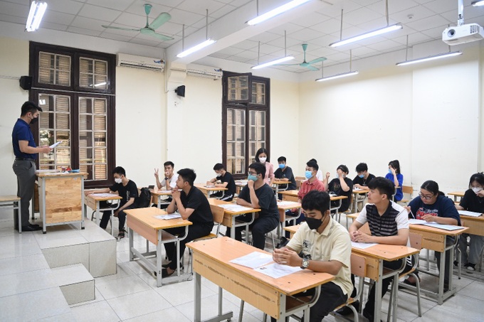 Nên cho con học tiếng Anh ở lò luyện hay với giáo viên bản ngữ?