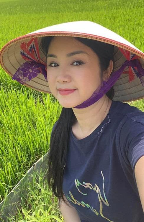 Sao Việt nghỉ lễ: Người vung tiền nghỉ dưỡng đắt đỏ, người về quê bình yên