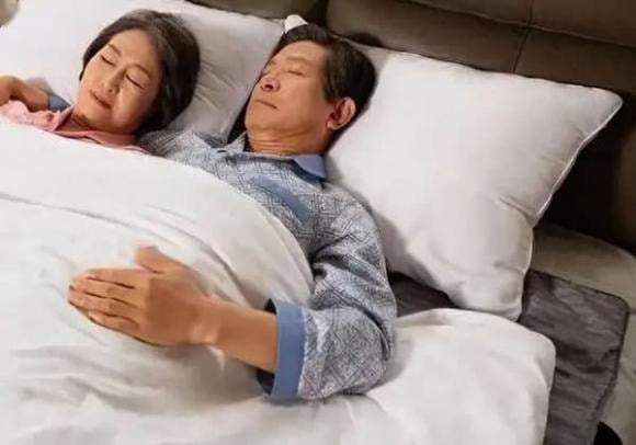4 dấu hiệu khi ngủ cảnh báo cục máu đông nguy hiểm